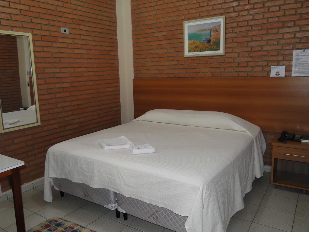 Hotel Pousada Vale Do Sol Em Pompéia 객실 사진